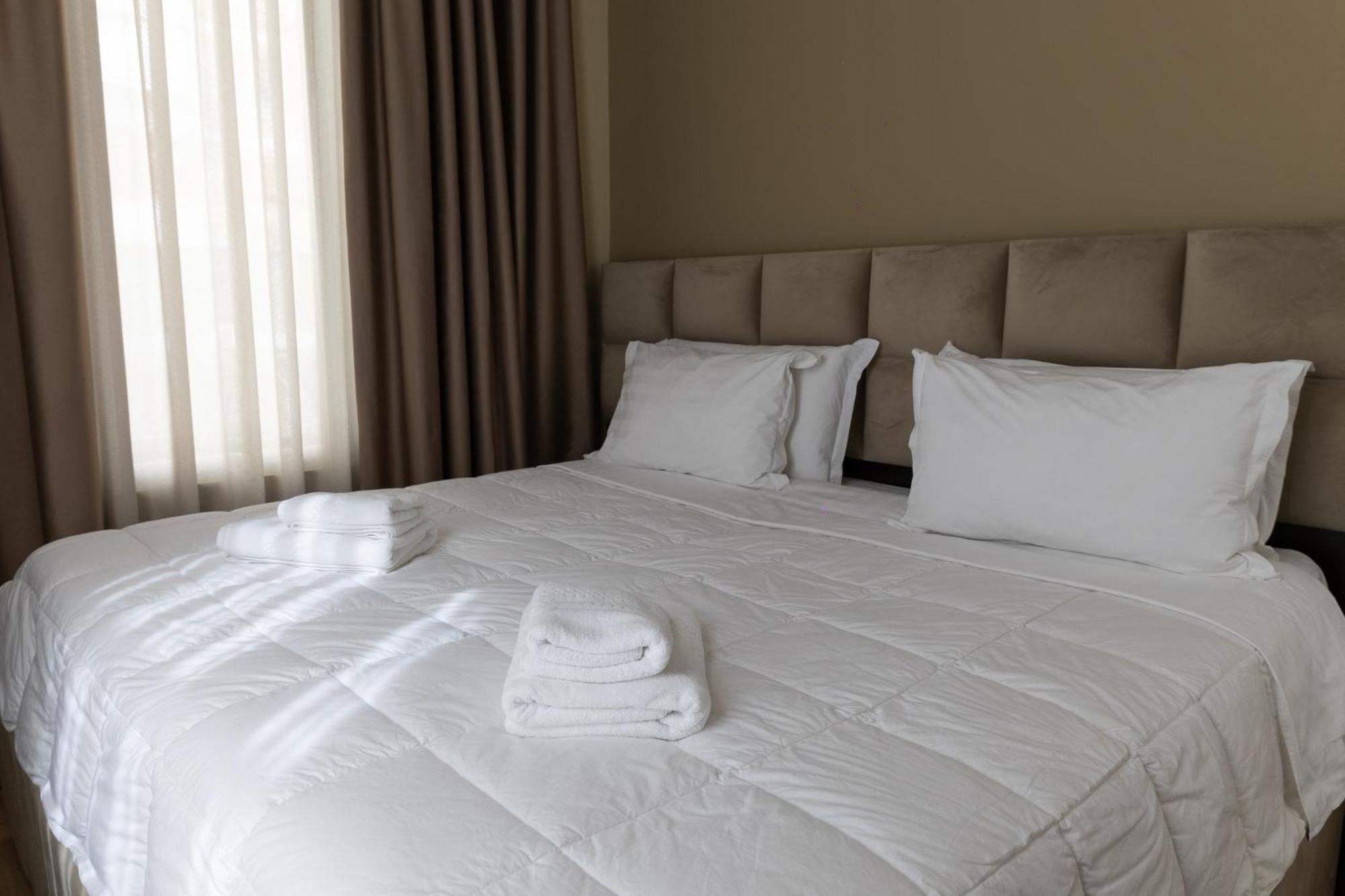 4R Colombo Hotel Тирана Екстериор снимка