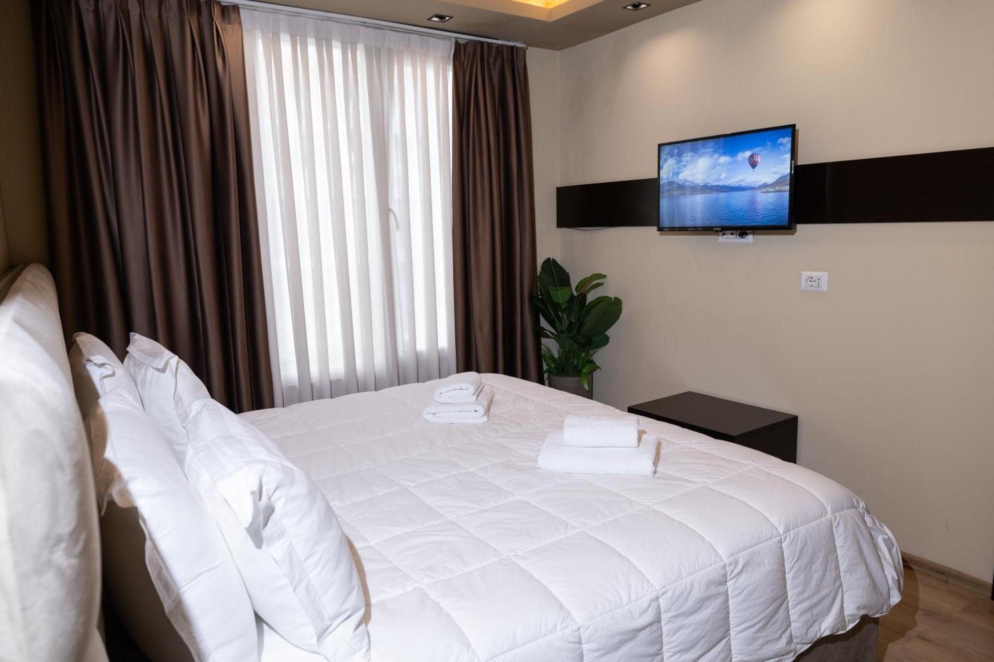 4R Colombo Hotel Тирана Екстериор снимка