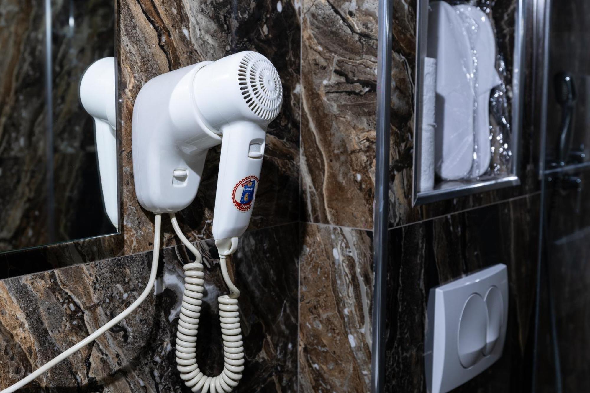 4R Colombo Hotel Тирана Екстериор снимка