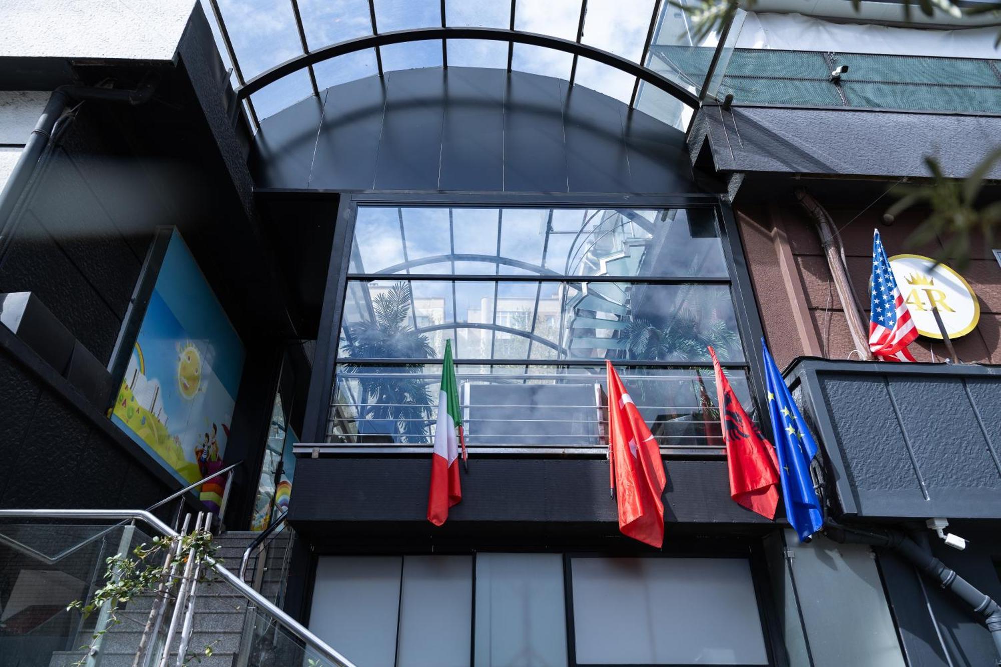 4R Colombo Hotel Тирана Екстериор снимка