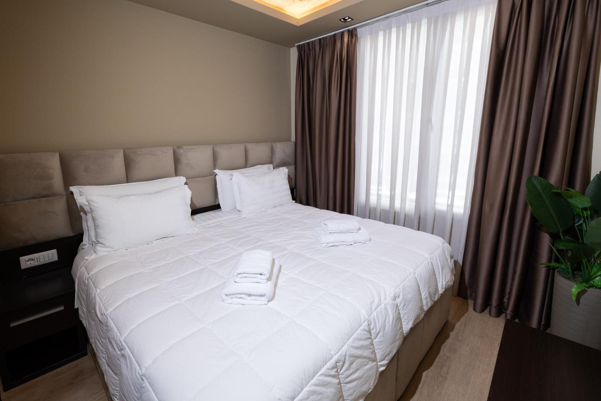 4R Colombo Hotel Тирана Екстериор снимка
