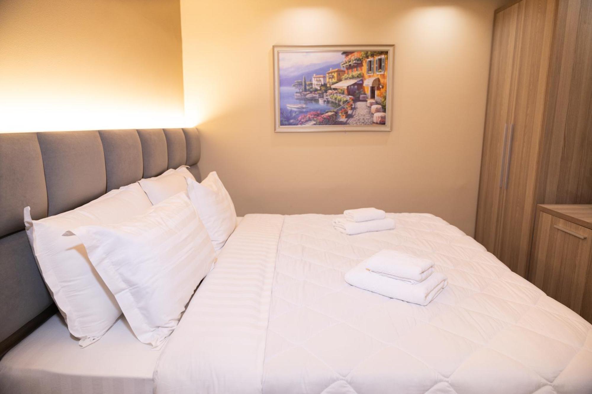 4R Colombo Hotel Тирана Екстериор снимка