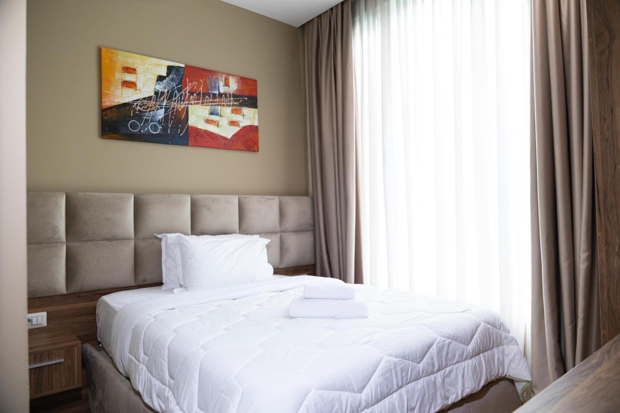 4R Colombo Hotel Тирана Екстериор снимка