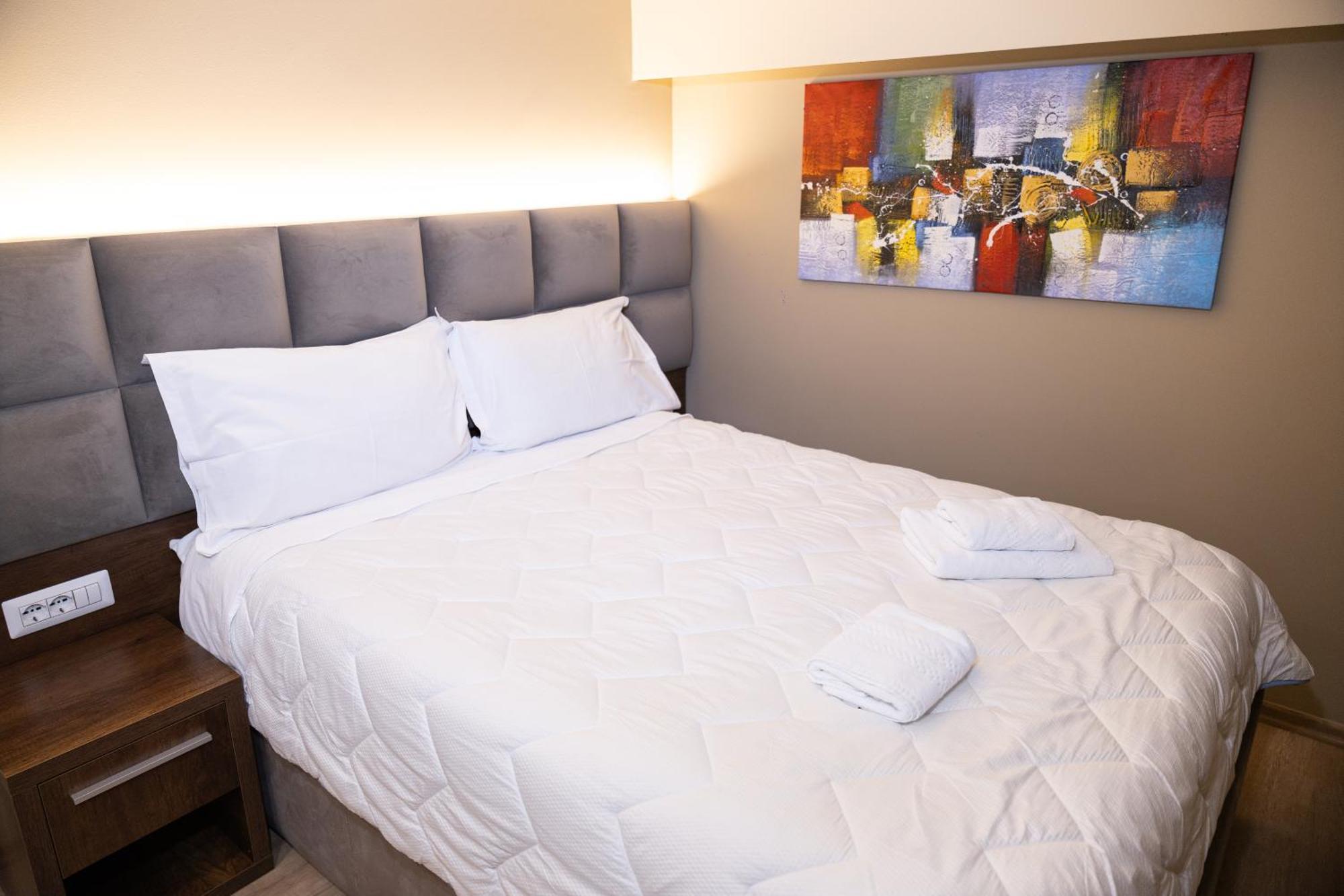 4R Colombo Hotel Тирана Екстериор снимка