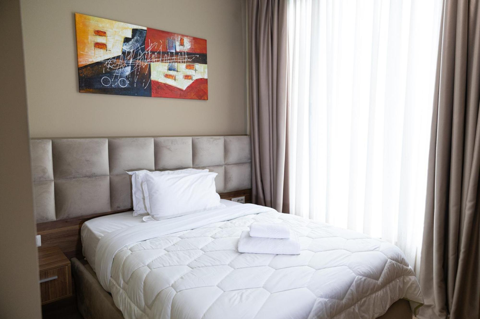 4R Colombo Hotel Тирана Екстериор снимка