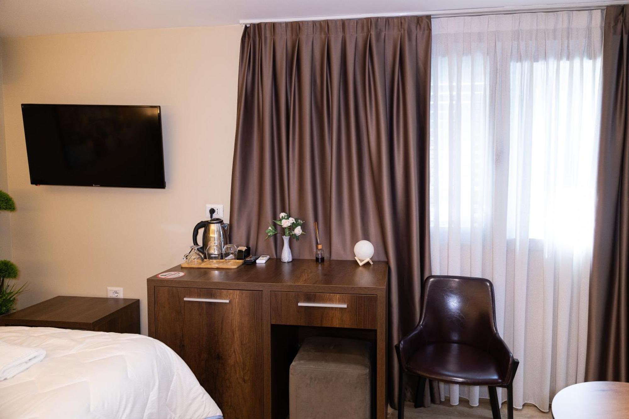 4R Colombo Hotel Тирана Екстериор снимка
