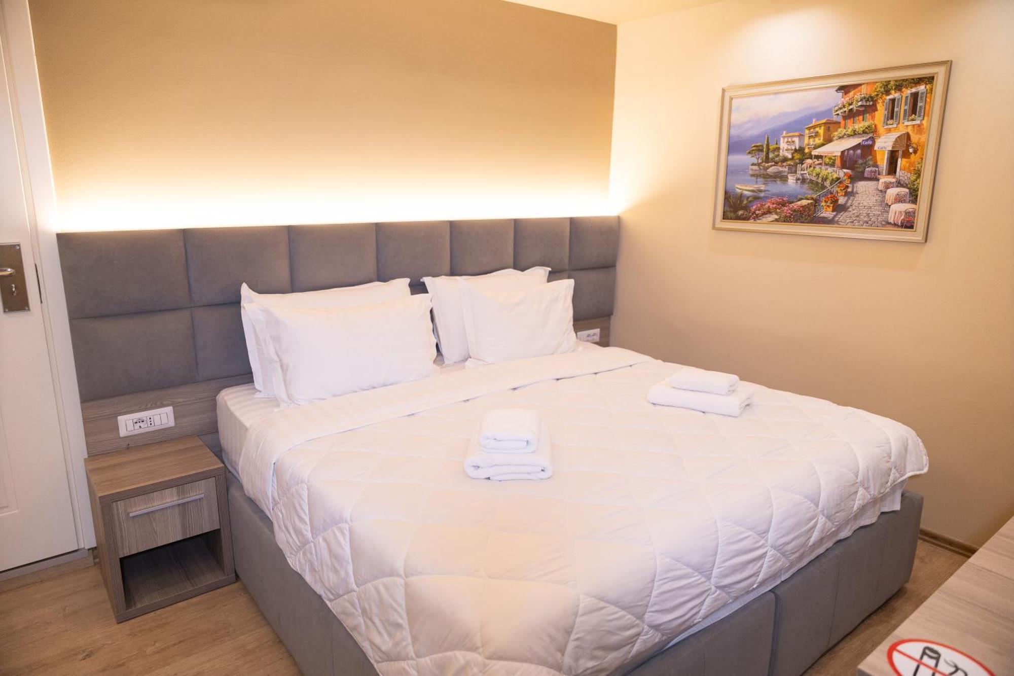 4R Colombo Hotel Тирана Екстериор снимка